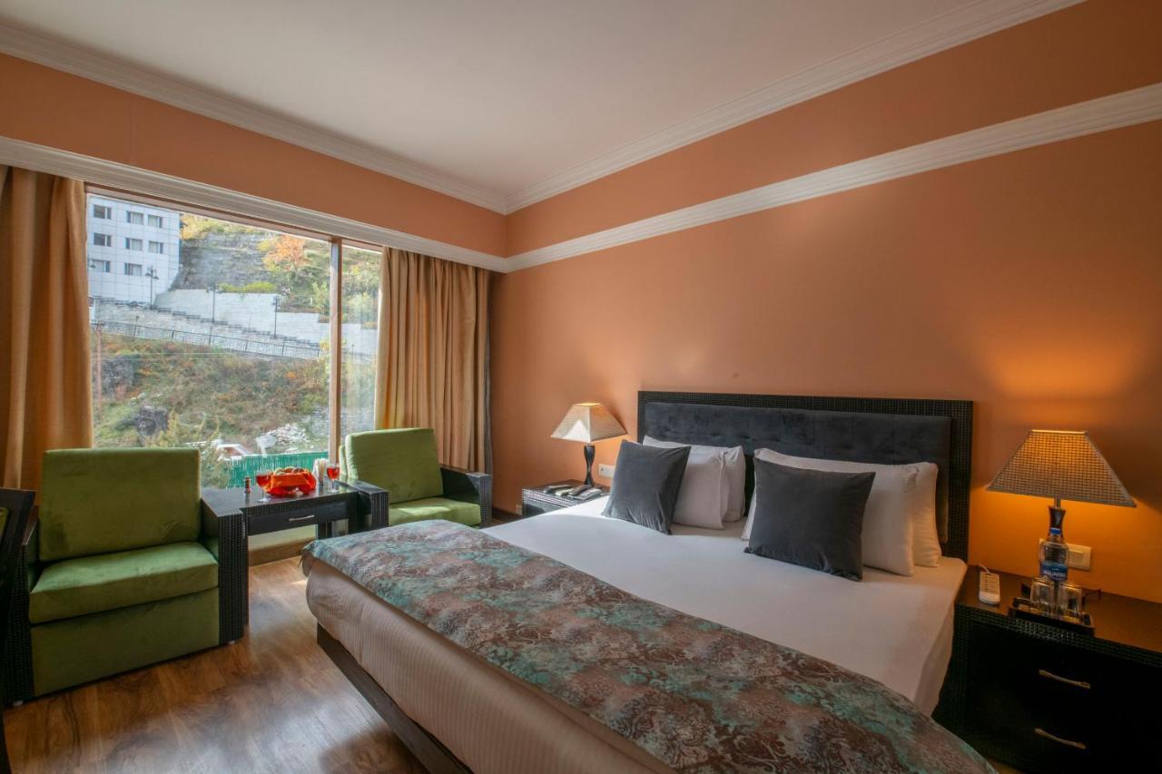 Mastiff Grand Manali Resort Exterior foto
